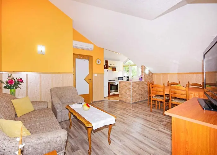 In 6683 * Μακάρσκα