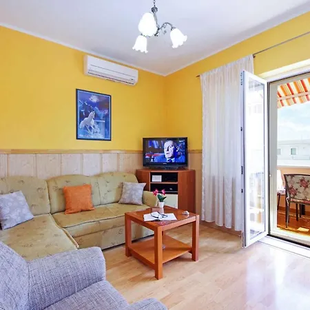 Apartment In 6683
