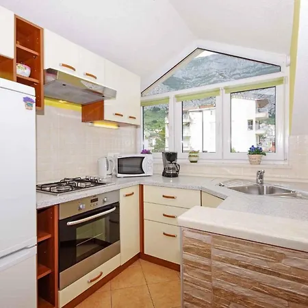 In 6683 Apartment *