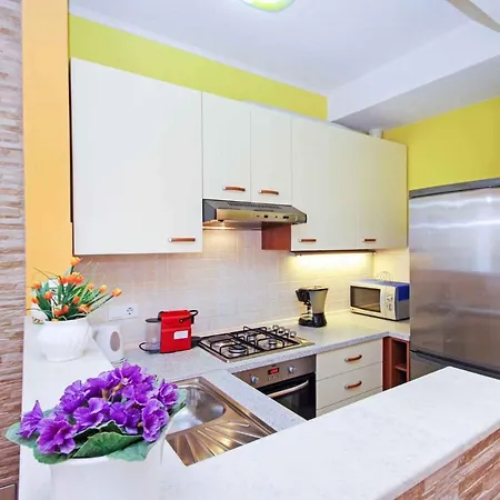 Apartment In 6683