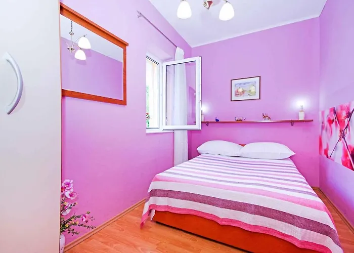 In 6683 Daire Makarska